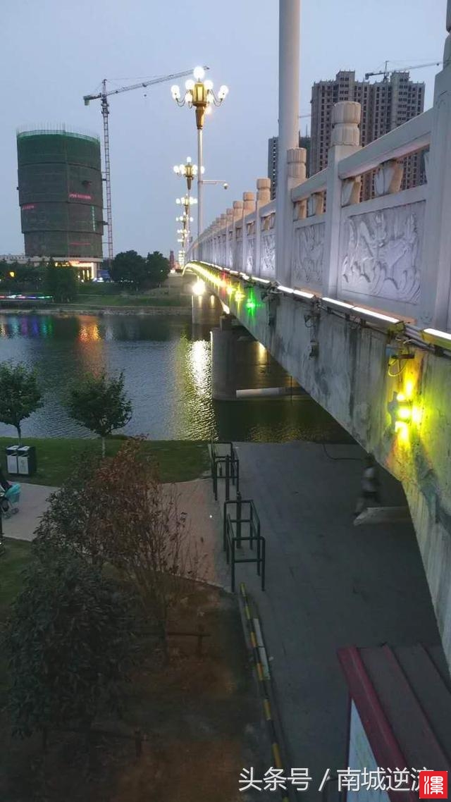 GtNR3WFDwTltopft.jpg