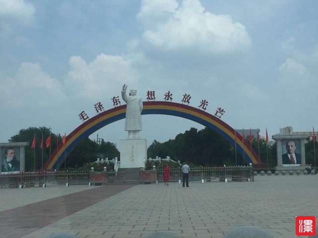 YvxcSX32D7s7H5dv.jpg